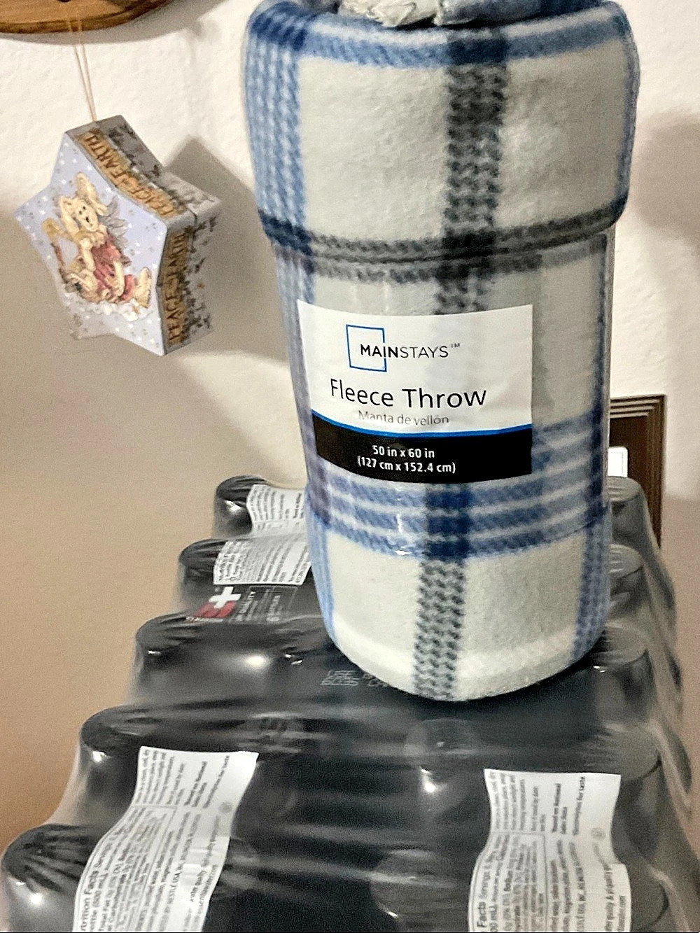 Mainstays Fleece Throw Plaid Throw in White & Blue NWT